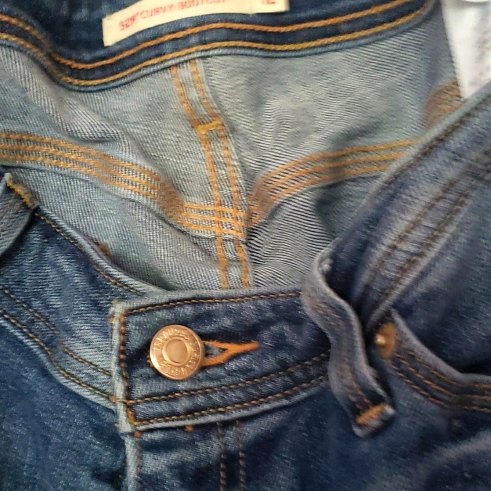 Levi's womens jeans